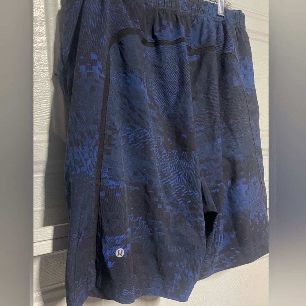 Lululemon Blue Patterned Shorts - Picture 4 of 6